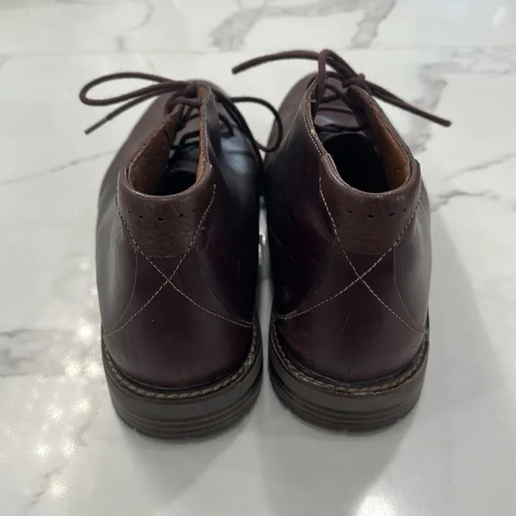 Clarks Unstructured Burgundy Leather Chukka Boots Size 12