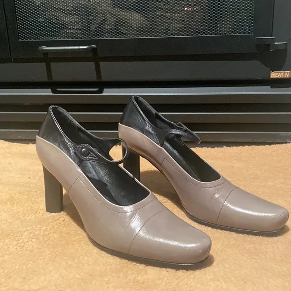 Classic Prada Mary Jane Heeled Shoes Size 38. Excellent Condition. Worn Once.