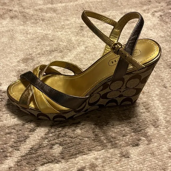 COACH BROWN/GOLD PLATFORM WEDGES SIZE 8