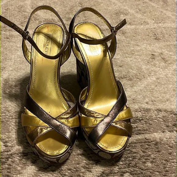 COACH BROWN/GOLD PLATFORM WEDGES SIZE 8