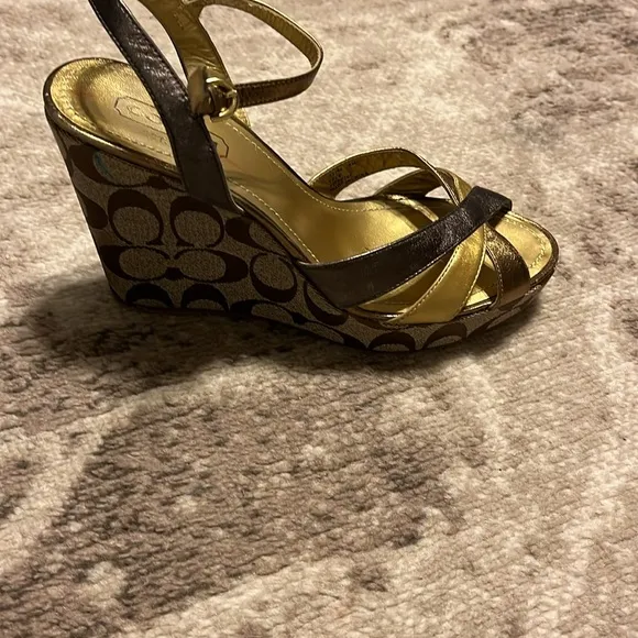 COACH BROWN/GOLD PLATFORM WEDGES SIZE 8