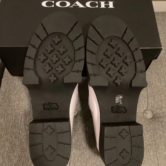 COACH Women's Liv Leather Mary Jane Flats, size 9