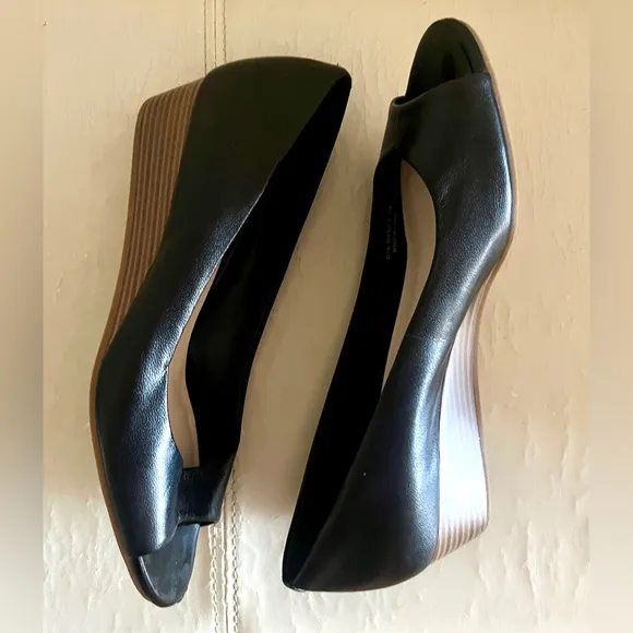 Cole Haan Elsie Black Leather Peep Toe Wedges size 7 B