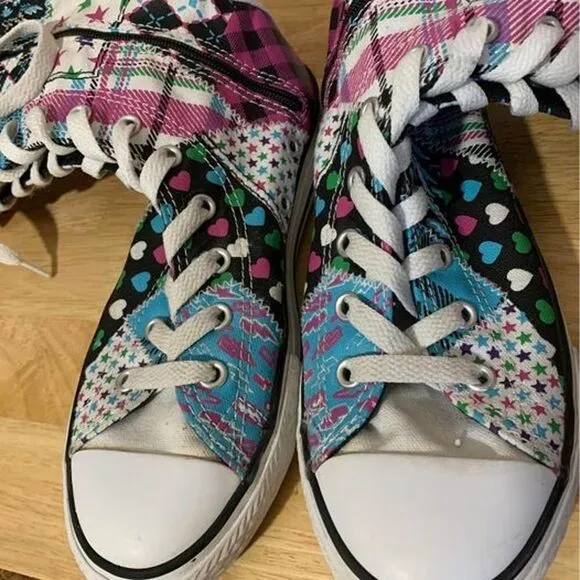 Converse High Top Boots Juniors Sz 2 lace up Mix/Match Pattern