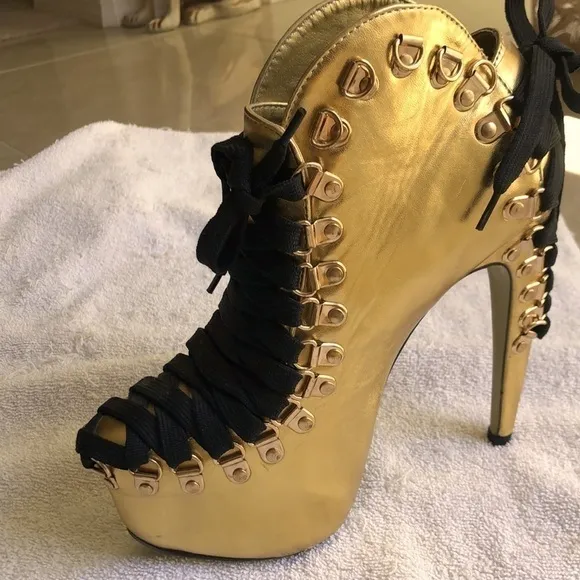 COPY - Lace up red kiss boots ankle level