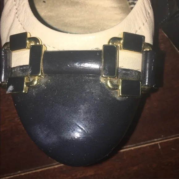 COPY - Tahari Gloria cream and navy flats