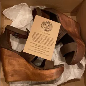 Cordani Five Worlds Brown platform leather wedges