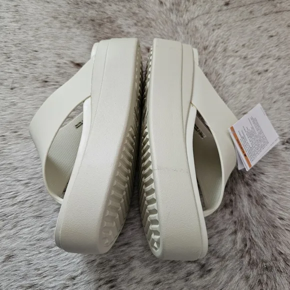 Crocs Brooklyn Women's Platform Flip Flop In Bone Neutral Size 9 NEW