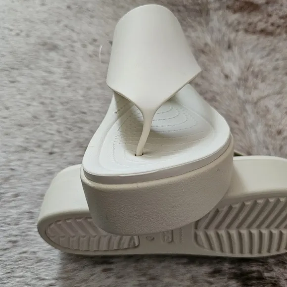 Crocs Brooklyn Women's Platform Flip Flop In Bone Neutral Size 9 NEW