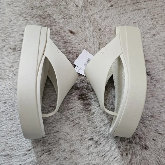 Crocs Brooklyn Women's Platform Flip Flop In Bone Neutral Size 9 NEW