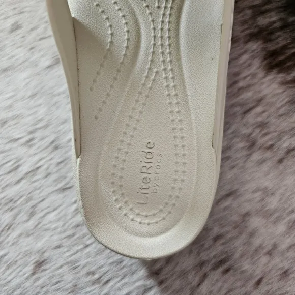 Crocs Brooklyn Women's Platform Flip Flop In Bone Neutral Size 9 NEW