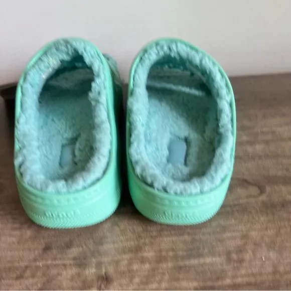 Crocs Classic Cozzzy Unisex Sandal Size 10 or 8 SKU#243027