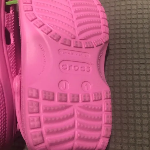 CROCS CLASSIC PINK CLOG SIZE J1