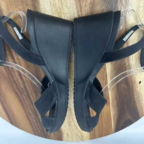 Crocs Leigh II Sandals Women's 9 Black Open Toe Ankle Strap Comfort Wedges
