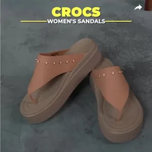 Crocs women’s studded Brooklyn flip flop wedges size 6
