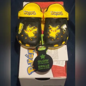 Crocs x Pokemon Pikachu GLOW In the DARK Classic Clog Shoes, New in Original Box