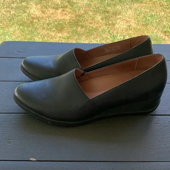 Dansko Black Leather Pointed Toe Wedges Size 39