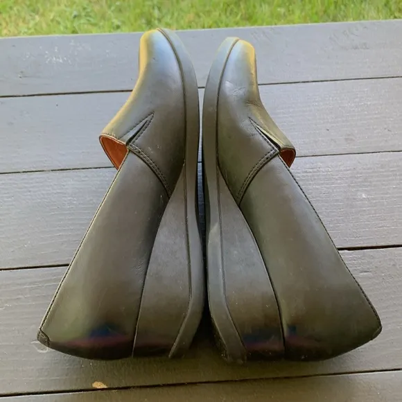 Dansko Black Leather Pointed Toe Wedges Size 39