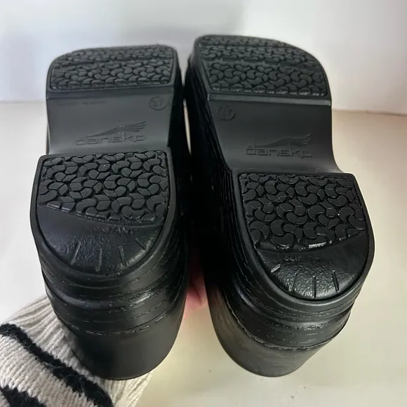 Dansko Professional 37 Oiled Black Leather Clogs Size 6.5/7