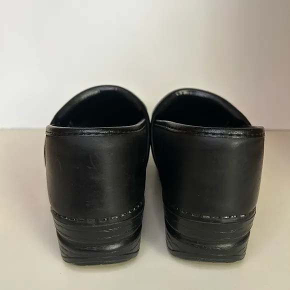 Dansko Professional 37 Oiled Black Leather Clogs Size 6.5/7