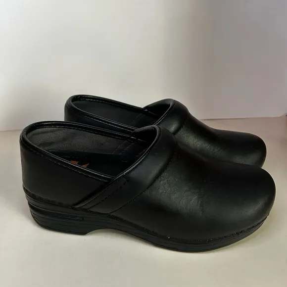 Dansko Professional 37 Oiled Black Leather Clogs Size 6.5/7