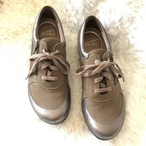Dansko Womens LorettaOxford Leather metallic shoes