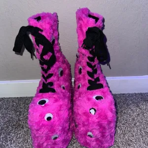 Demonia Dolls Kills Furry Googly Eyes Lace Up Platfrom Boots