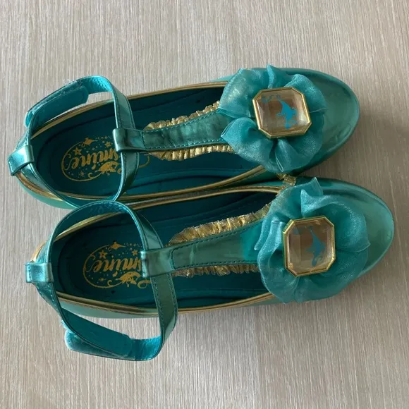 Disney’s Princess Jasmine Costume for Girls with matching shoes