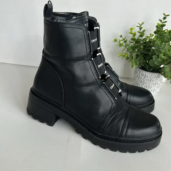 DKNY Donna Karan Barrett Combat Moto Lug Sole Ankle Zipper Boots