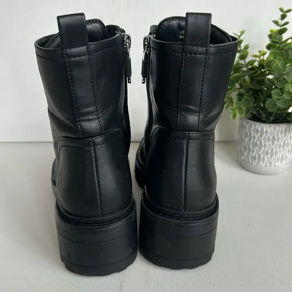 DKNY Donna Karan Barrett Combat Moto Lug Sole Ankle Zipper Boots