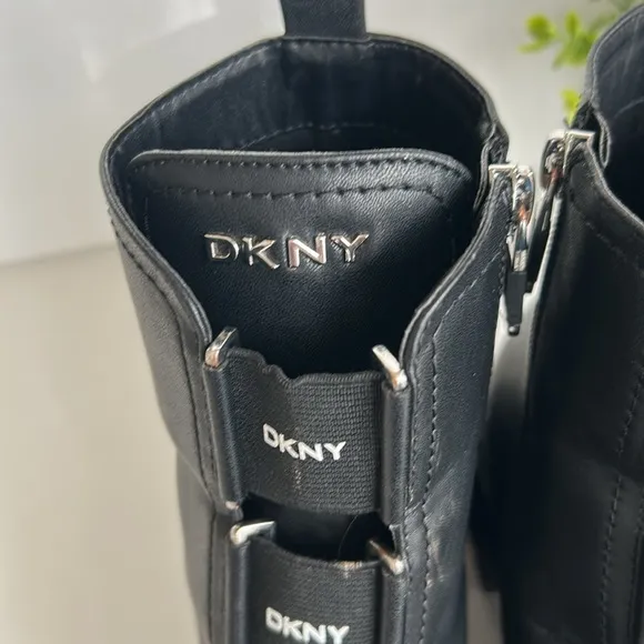 DKNY Donna Karan Barrett Combat Moto Lug Sole Ankle Zipper Boots