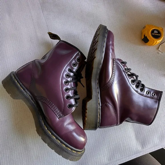 D.MARTENS MILLED WOMENS Glossy Royal Purple Purple Lace-Up Boots SIZE 8