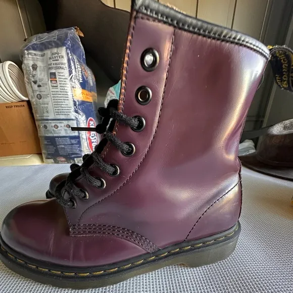 D.MARTENS MILLED WOMENS Glossy Royal Purple Purple Lace-Up Boots SIZE 8