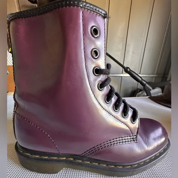 D.MARTENS MILLED WOMENS Glossy Royal Purple Purple Lace-Up Boots SIZE 8