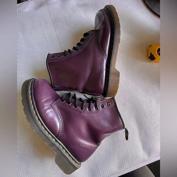 D.MARTENS MILLED WOMENS Glossy Royal Purple Purple Lace-Up Boots SIZE 8