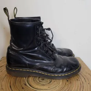 Doc DR MARTENS Patent Leather Black Combat Boots 8 Eyelet 41/Women's 9