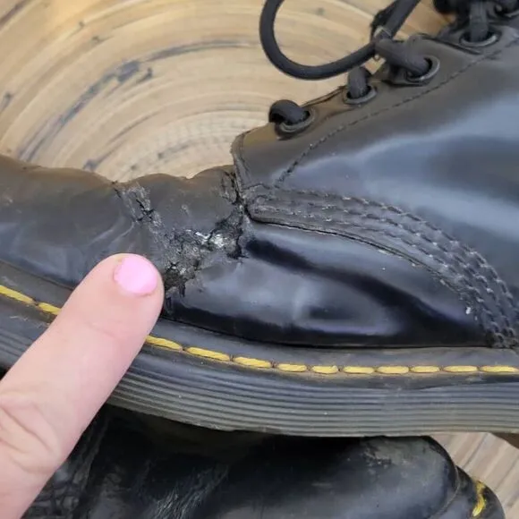 Doc DR MARTENS Patent Leather Black Combat Boots 8 Eyelet 41/Women's 9