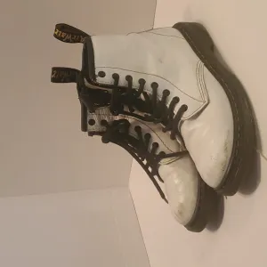 Doc Dr. Martens White Combat Kids Boots Zavala J Size 2 Youth, GUC