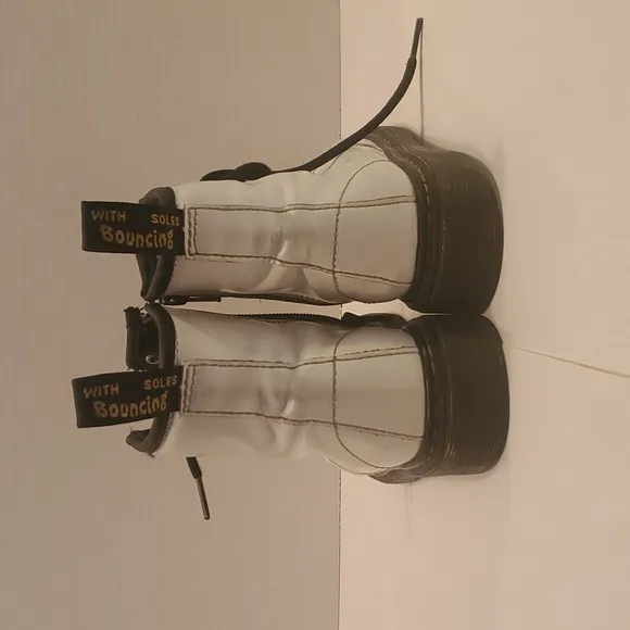 Doc Dr. Martens White Combat Kids Boots Zavala J Size 2 Youth, GUC