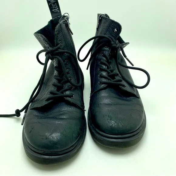 Doc Martens 1460 8 Eye Combat Boots size 3 Leather
