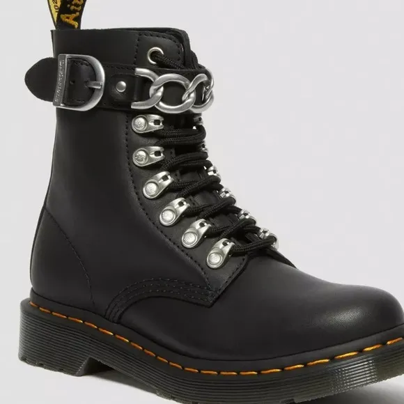 Doc Martens 1460 Pascal Leather lace up boots. NWOT