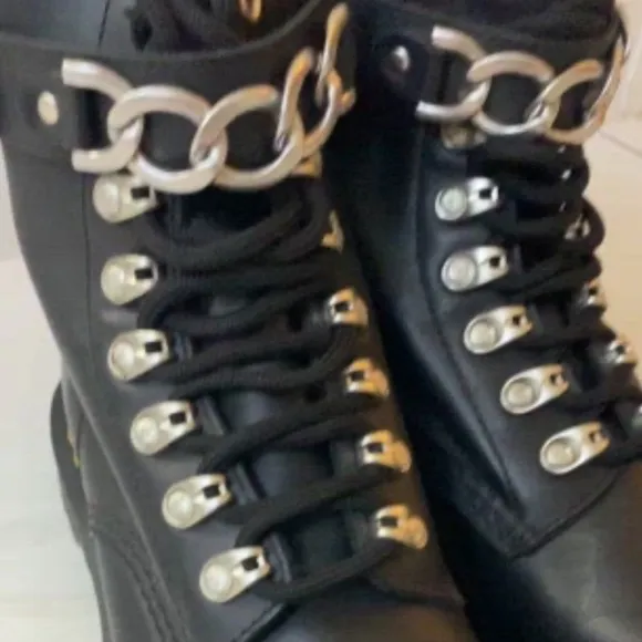 Doc Martens 1460 Pascal Leather lace up boots. NWOT