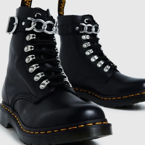 Doc Martens 1460 Pascal Leather lace up boots. NWOT