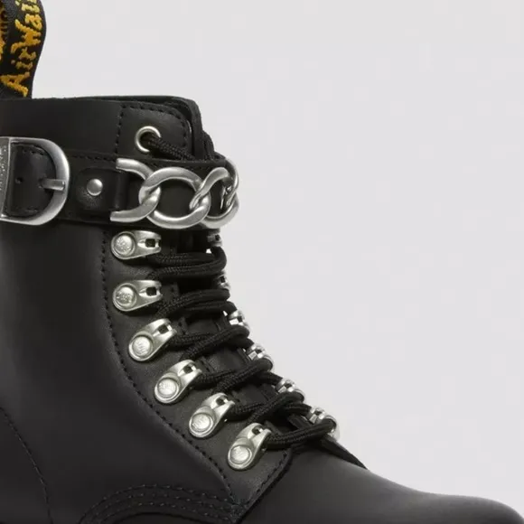 Doc Martens 1460 Pascal Leather lace up boots. NWOT