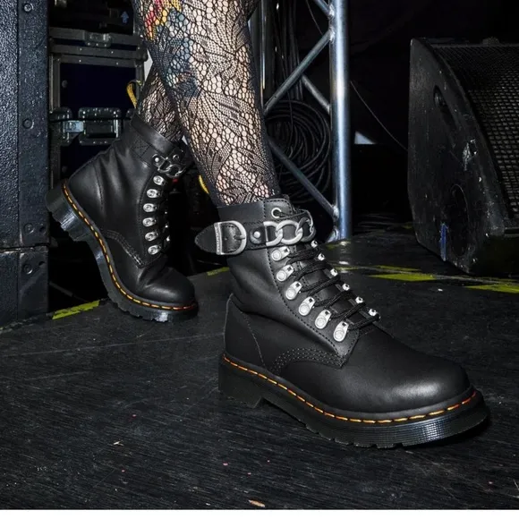 Doc Martens 1460 Pascal Leather lace up boots. NWOT