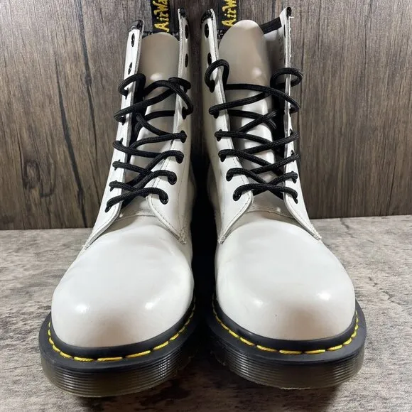 Doc Martens Air Wair 11821 Womens White Leather Combat Boots Eyelet US Size 10