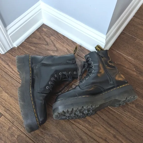 Doc Martens Men's Black Leather Jadon Platform Lace Up Combat Boots 10