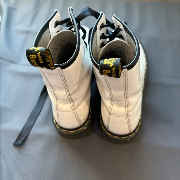 Doc Martens White Ribbon Lace Up Combat Boots Size 6 GUC