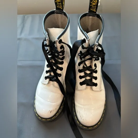 Doc Martens White Ribbon Lace Up Combat Boots Size 6 GUC