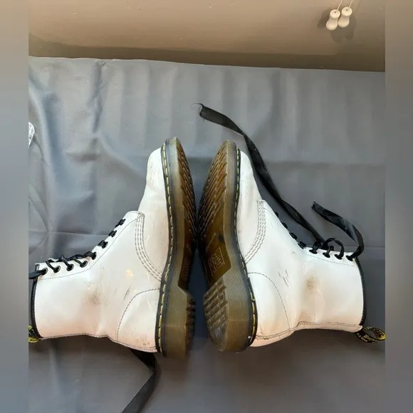 Doc Martens White Ribbon Lace Up Combat Boots Size 6 GUC